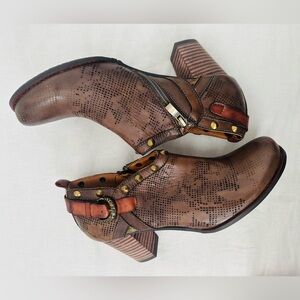 L'ATISTE By Spring Step Kacie Ankle Booties